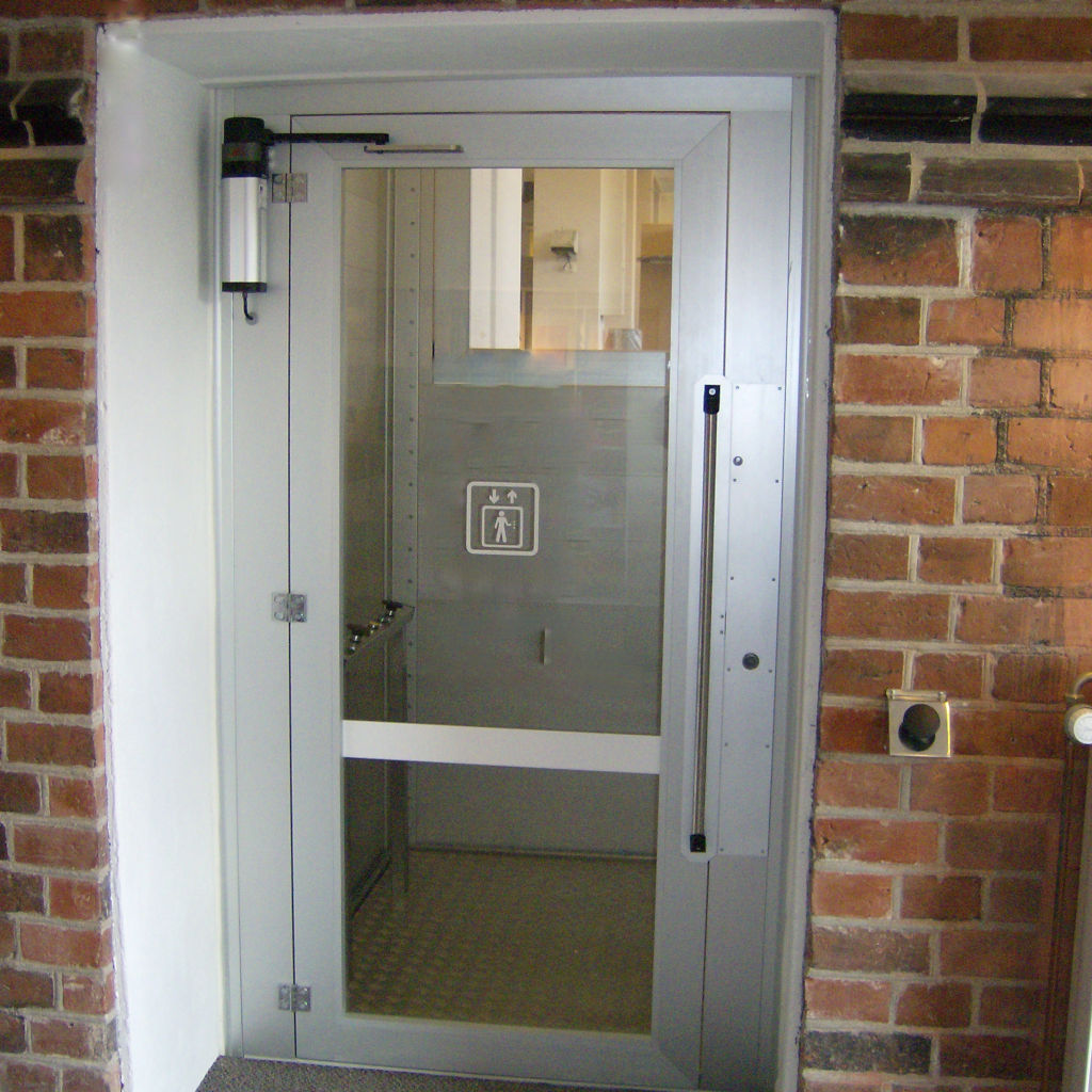 Handicapelevator med åben eller lukket skakt - galleri 10 | HYDRO-CON Elevator A/S