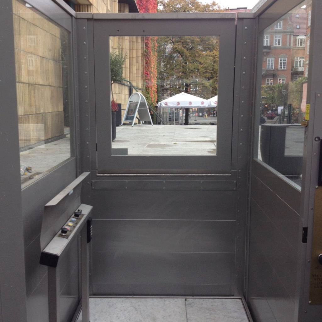 Handicap elevator with open or closed shaft- gallery 1 | HYDRO-CON Elevator A/S