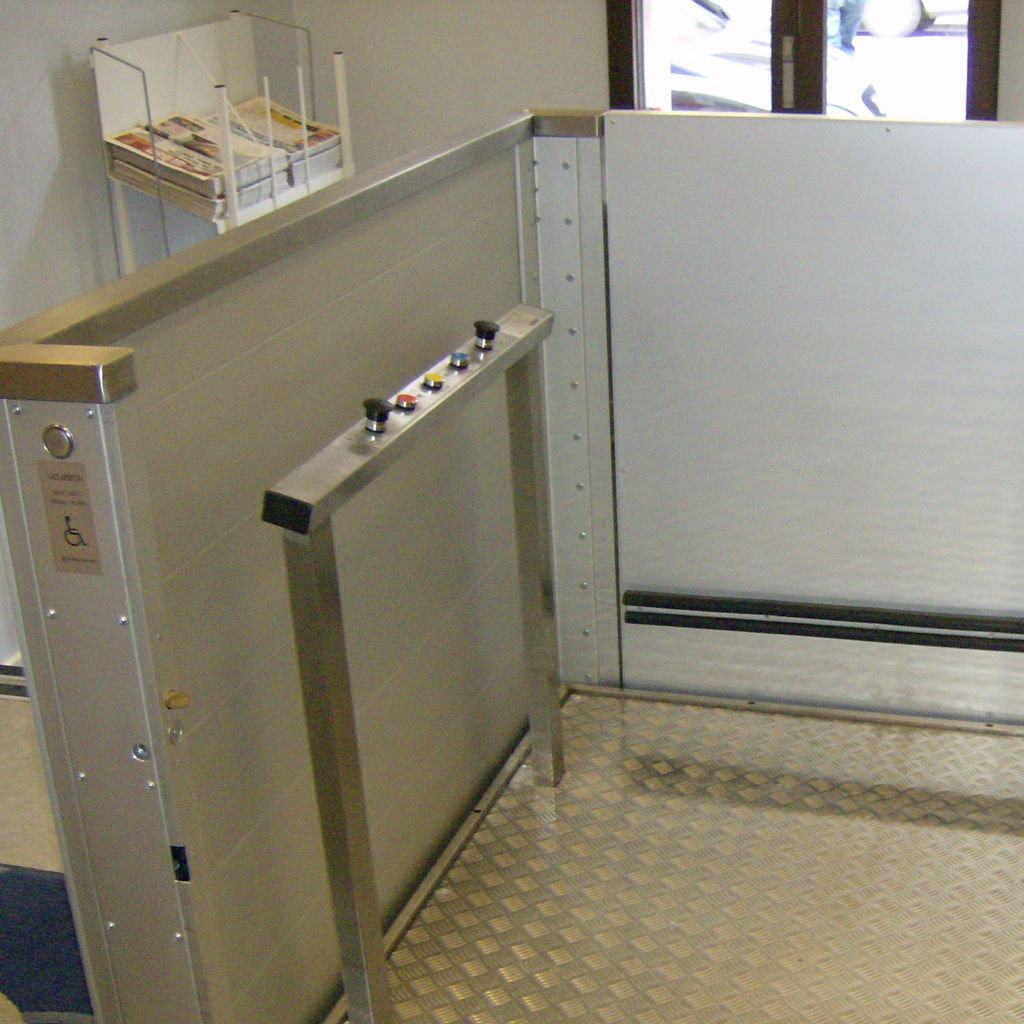 Handicap elevator with open or closed shaft- gallery 4 | HYDRO-CON Elevator A/S