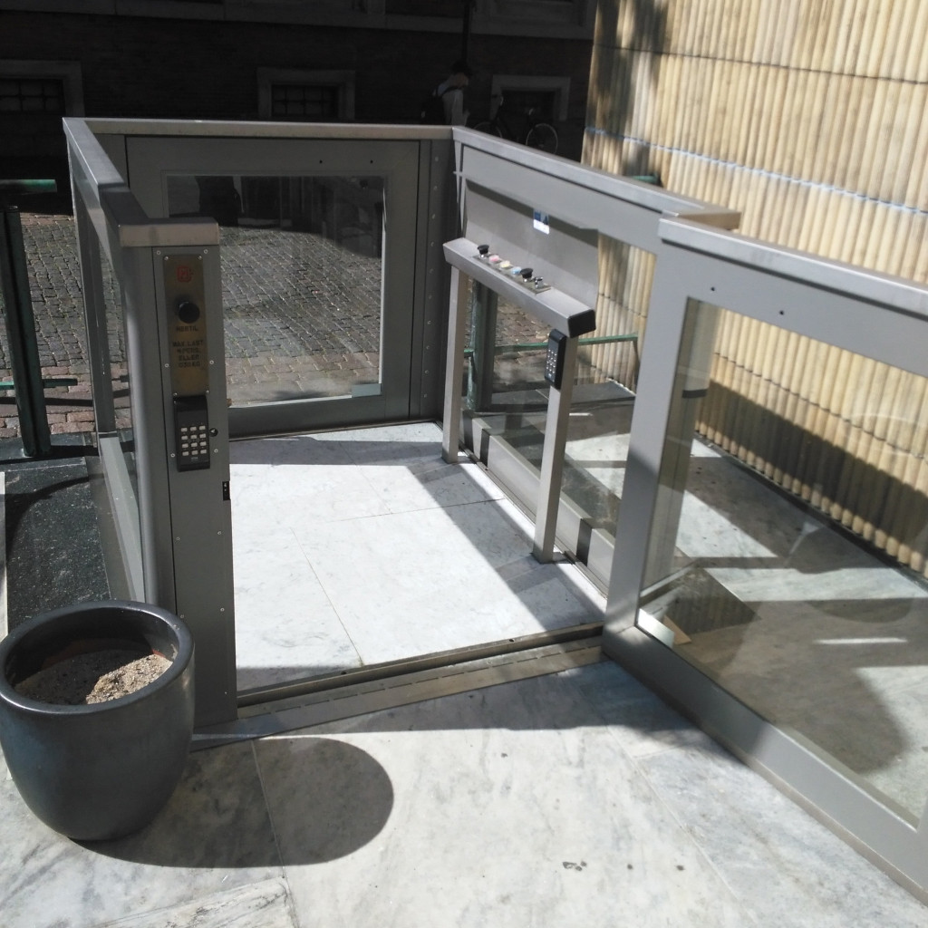 Handicap elevator with open or closed shaft- gallery 5 | HYDRO-CON Elevator A/S